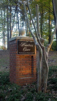 Hunters-Cove-sign