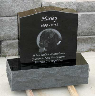 harley-dog-monument.jpg